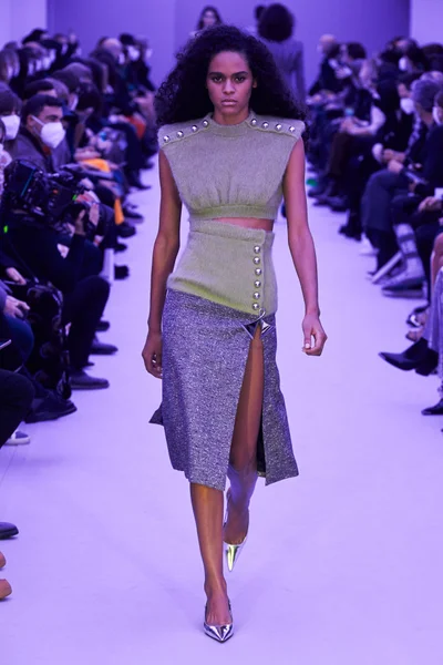 Look 12